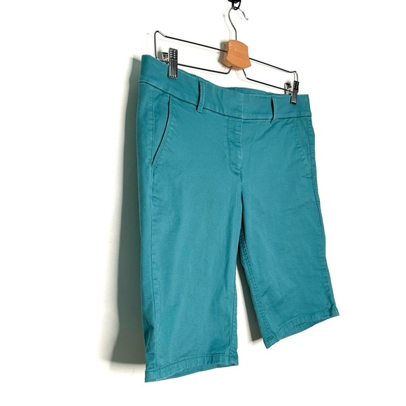 Loft | Green Bermuda Roll Short Size 8P - Picture 2 of 6